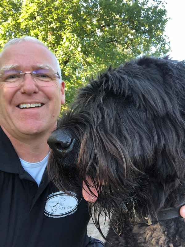 Een foto van Bart Nieuwenhuis met Nero zijn hond.